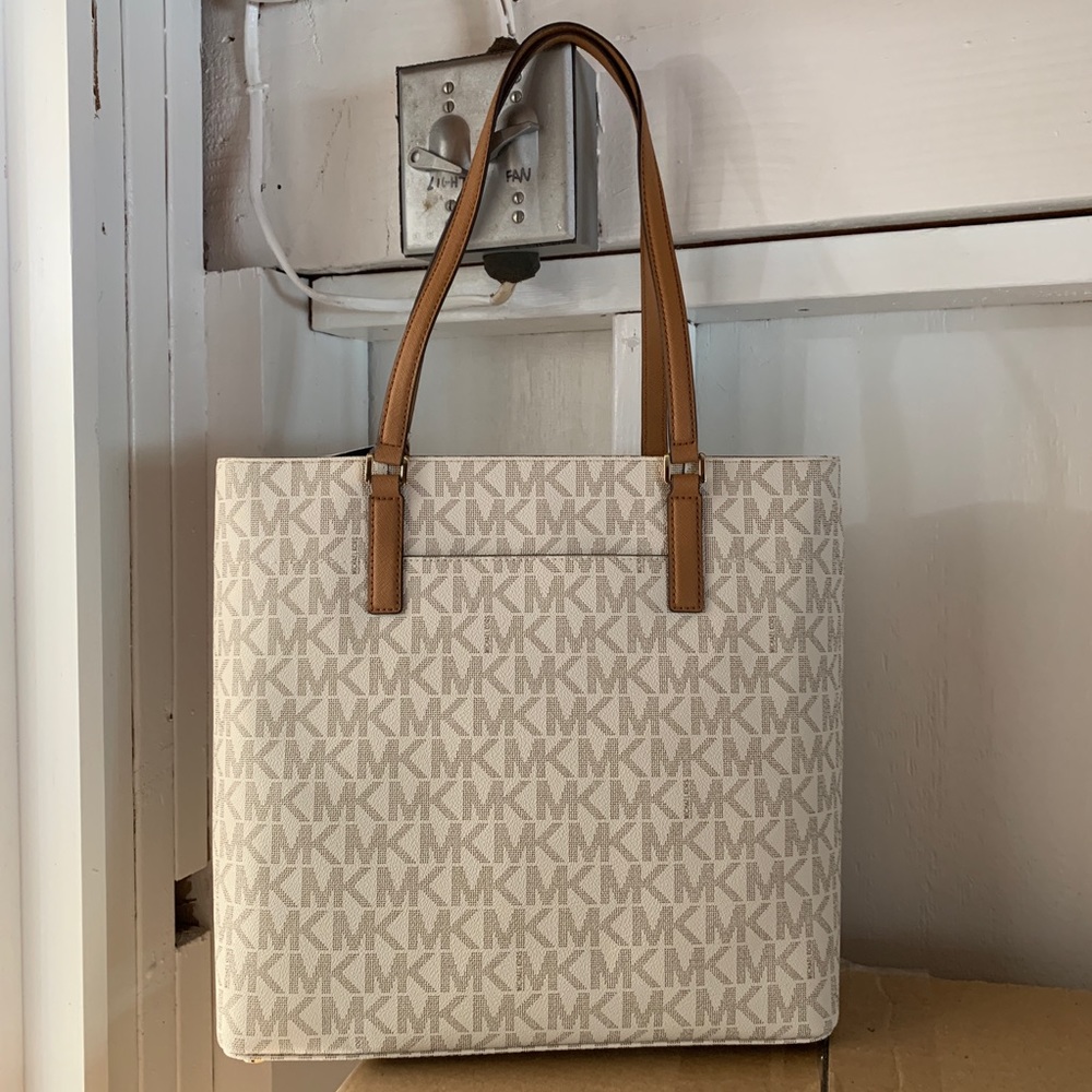 Michael Kors Morgan Large PVC Shoulder Tote - Picture 2 of 3